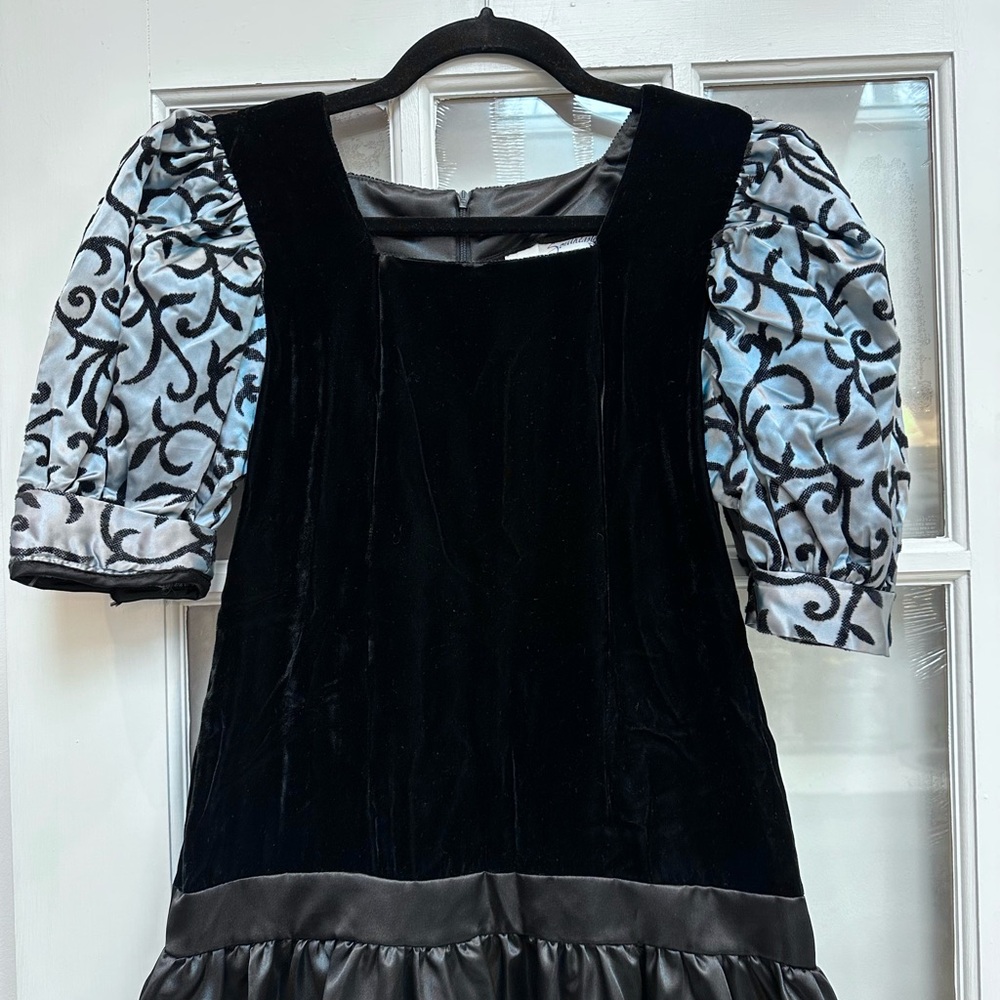 Vintage Southeastern 80’s Black Velvet Puff Sleeve Prom Gown Gothic Dress Size 2 - Picture 2 of 14